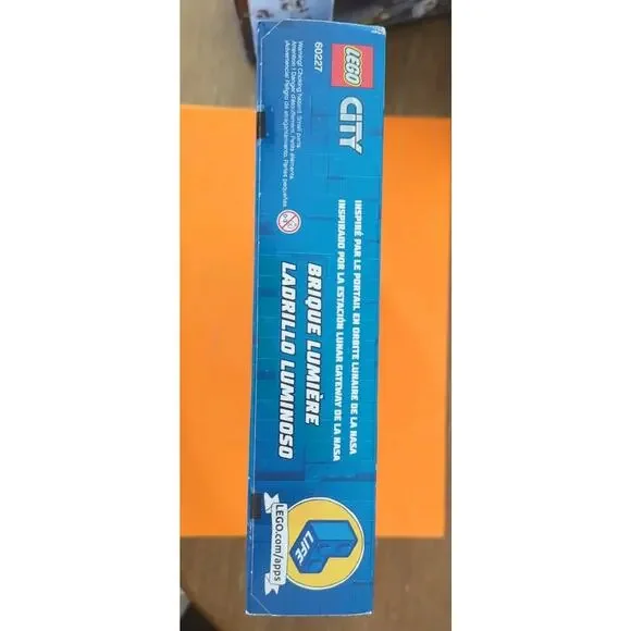 LEGO CITY: Lunar Space Station (60227) NEW SEALED - Picture 5 of 8